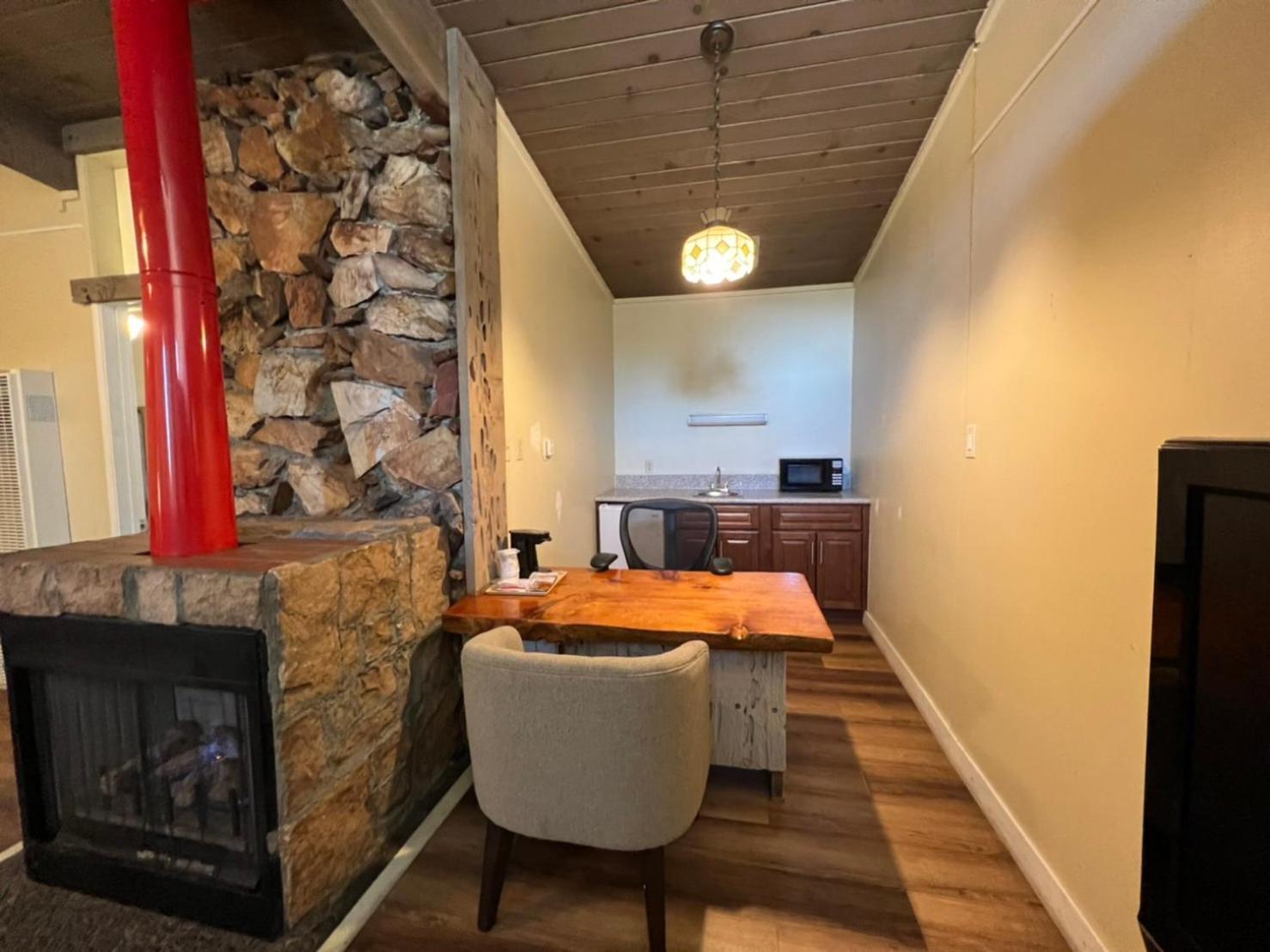 Omeo Suites Big Bear ビッグ・ベアー・レイク 部屋 写真