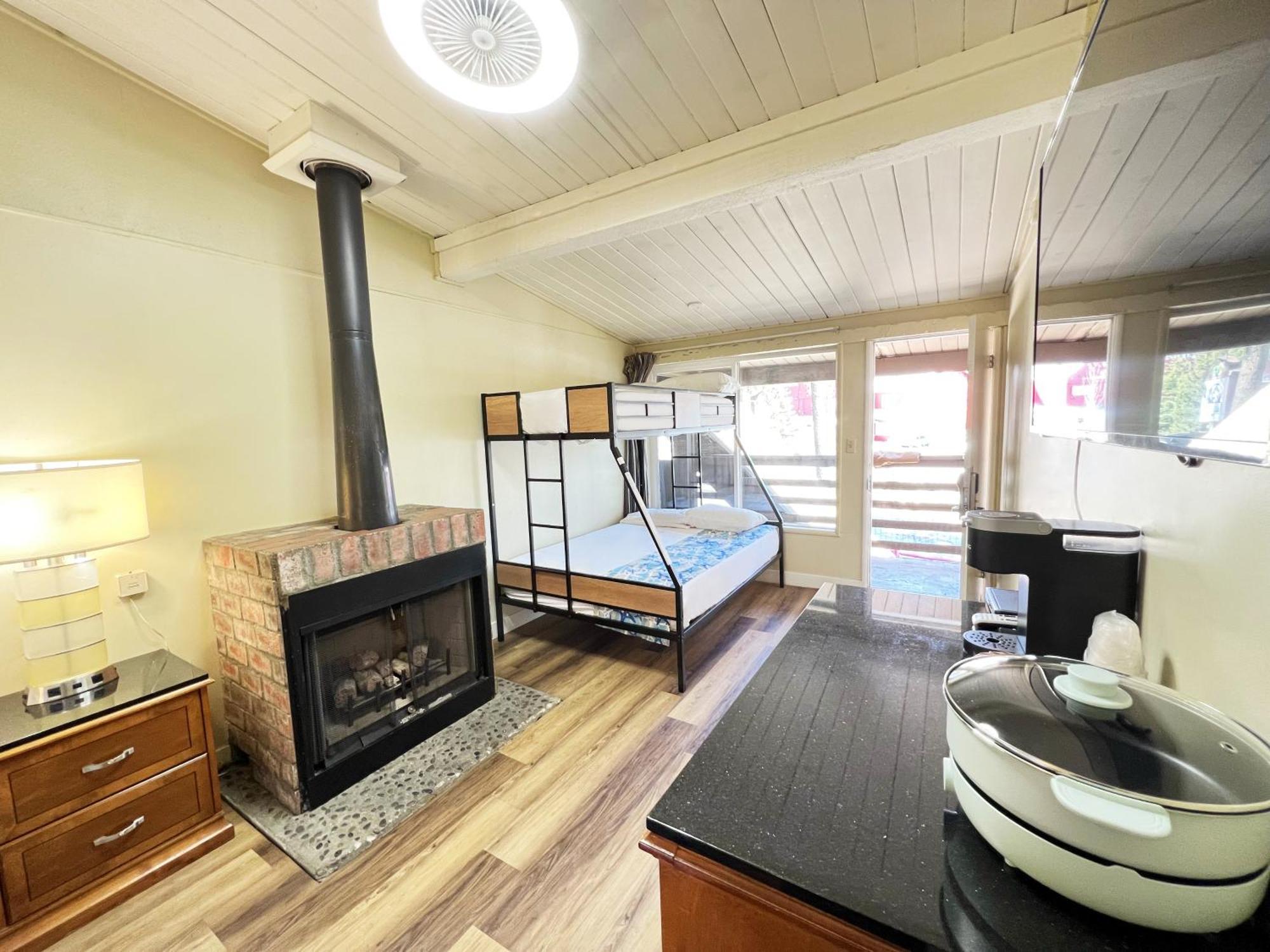 Omeo Suites Big Bear ビッグ・ベアー・レイク 部屋 写真