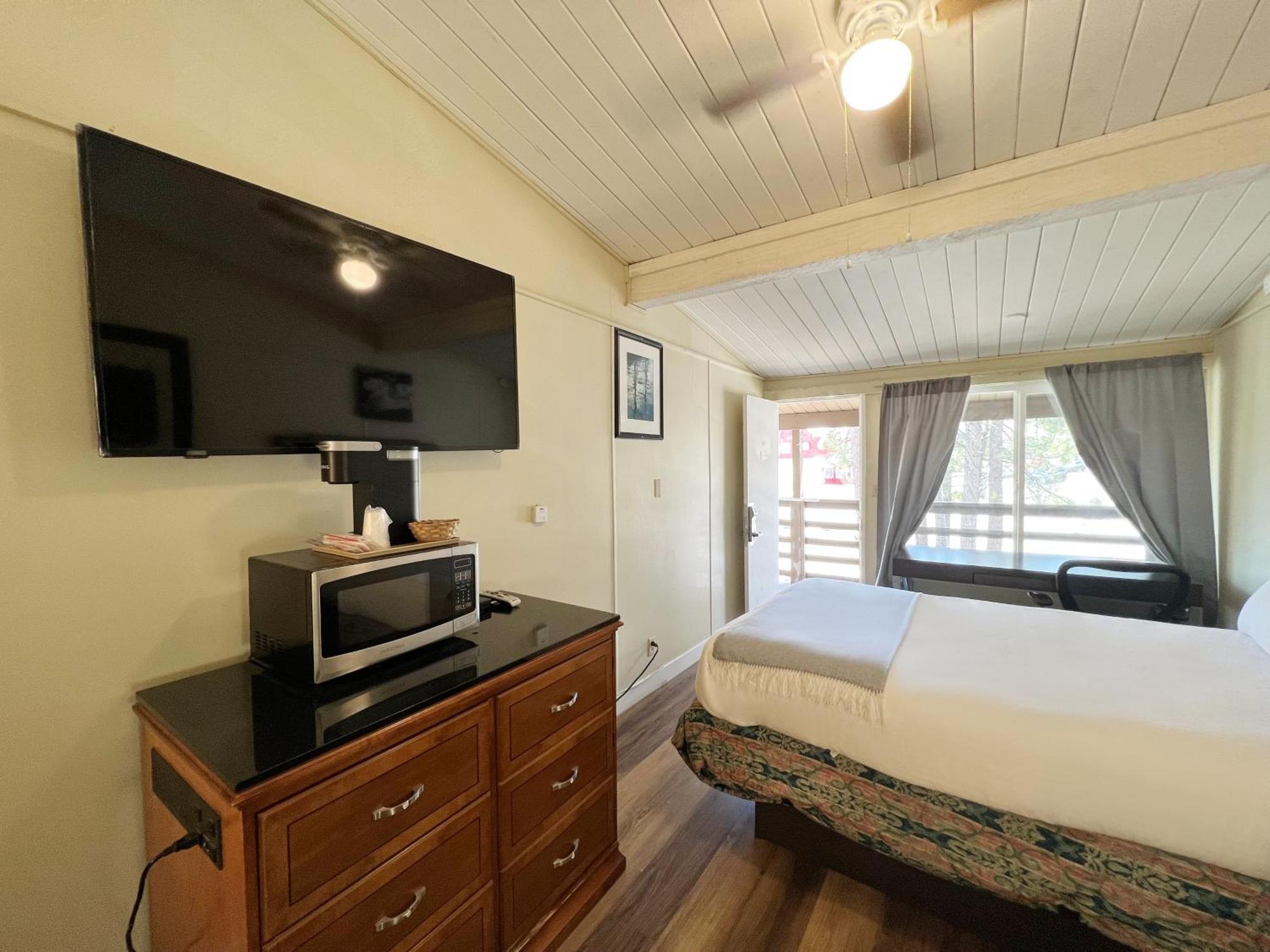 Omeo Suites Big Bear ビッグ・ベアー・レイク 部屋 写真