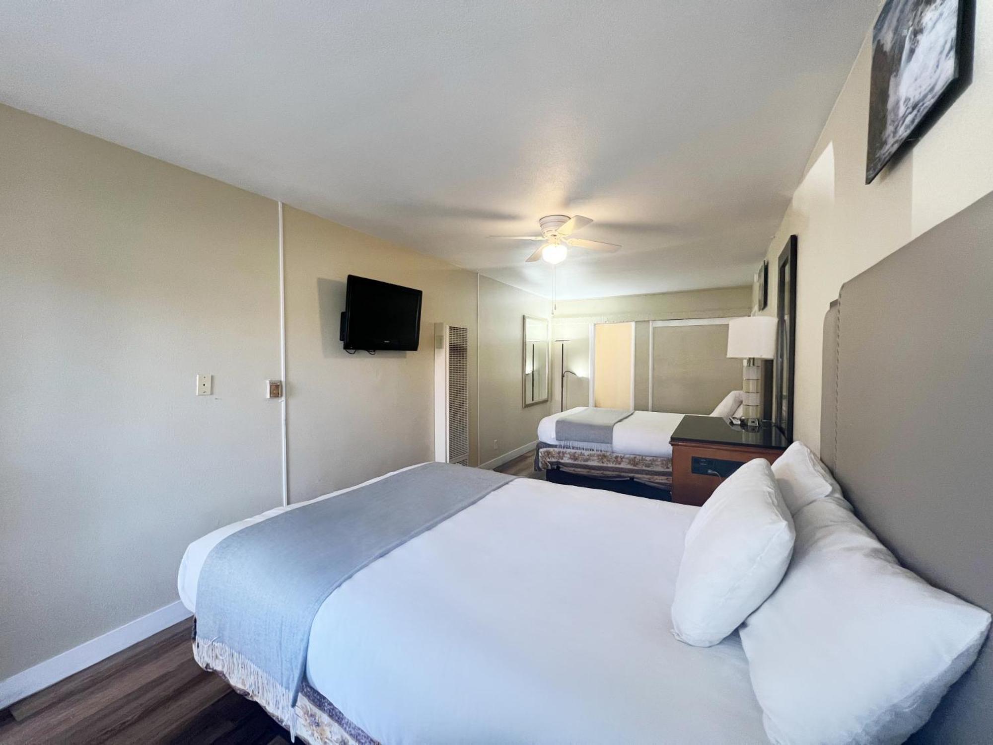 Omeo Suites Big Bear ビッグ・ベアー・レイク 部屋 写真