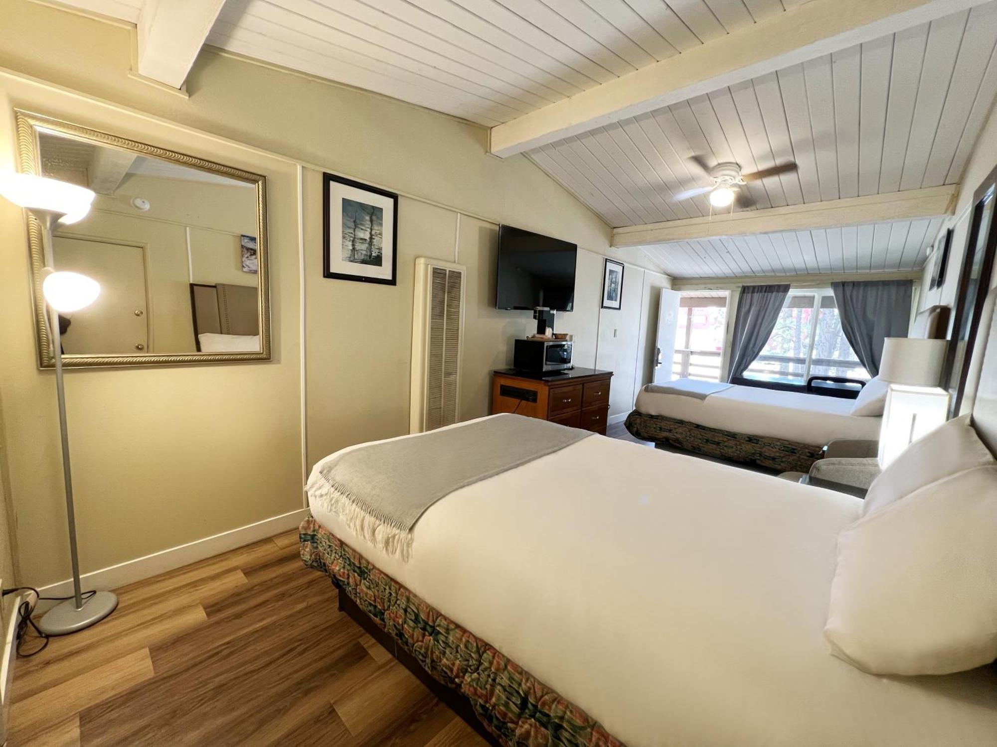Omeo Suites Big Bear ビッグ・ベアー・レイク 部屋 写真